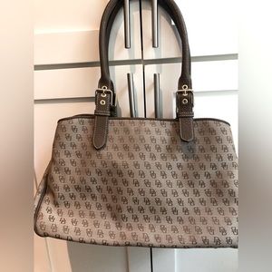 Dooney & Bourke